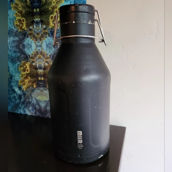 B2GO Patagonia 64 oz MIIR Growler in Black - Picture 3 of 11